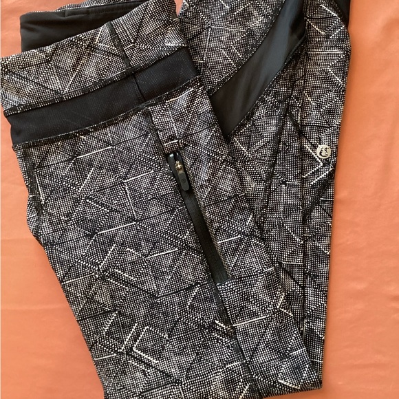 lululemon athletica Pants - LULULEMON Inspire II Tights Formation Alpine White/Black Size: 4